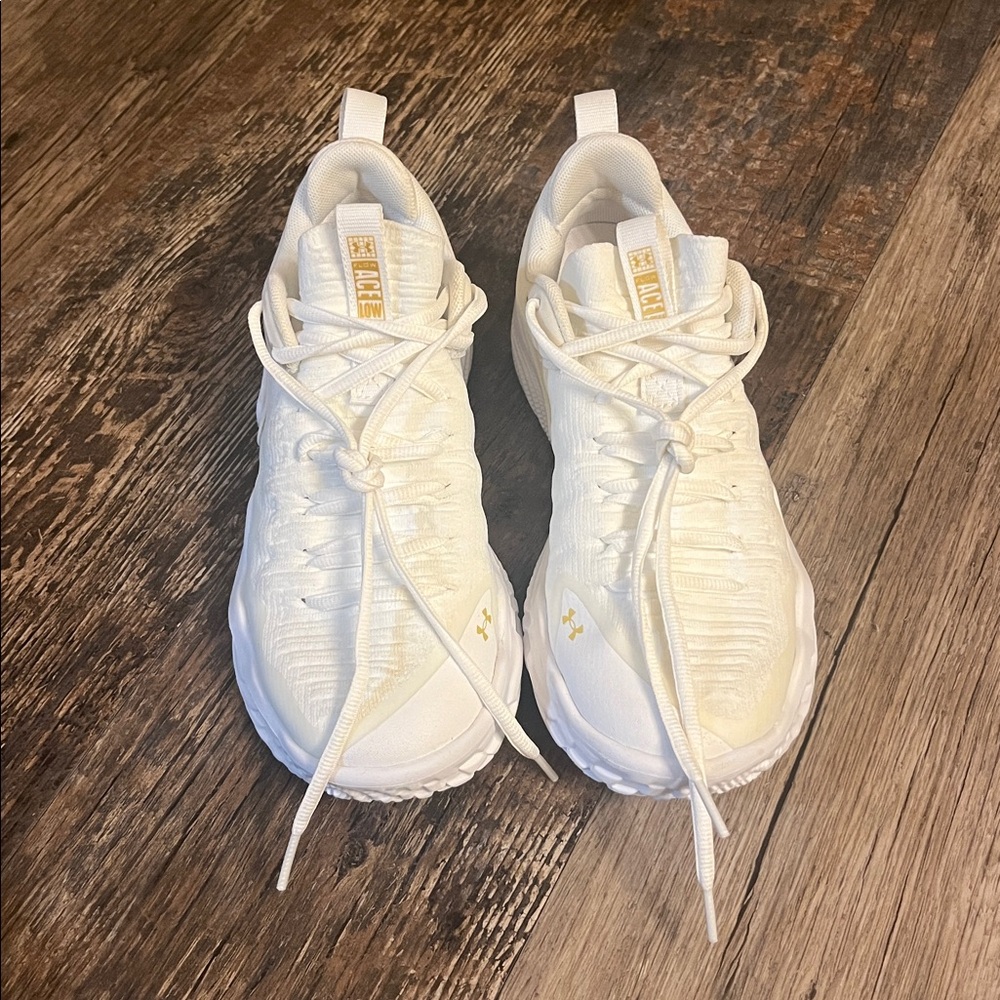 Under Armor Volleyball Shoes (7.5)